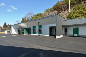 かりがねサッカー場管理棟 南面