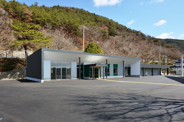 かりがねサッカー場管理棟　新築　【公共施設】